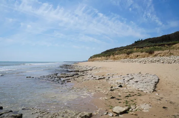 Plage d'œuvres d'art en pierre