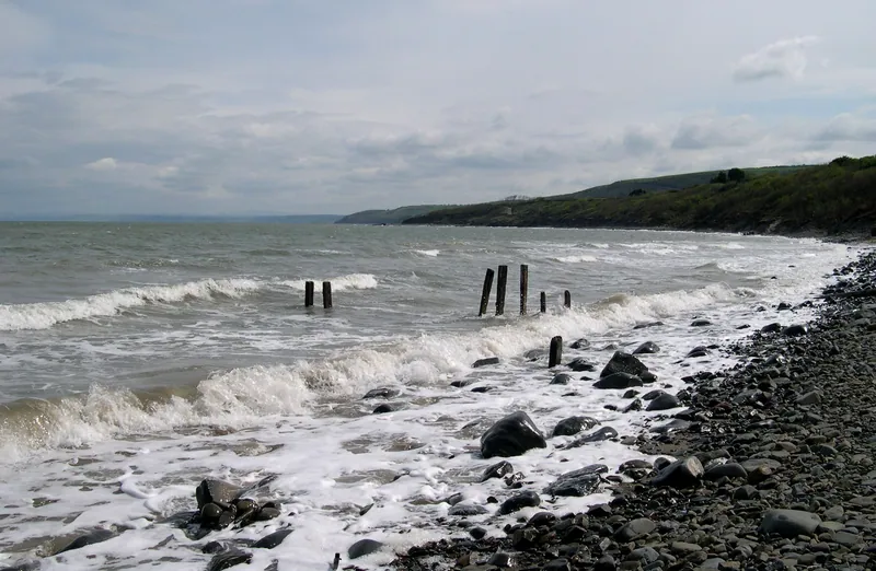Cei Bach Beach